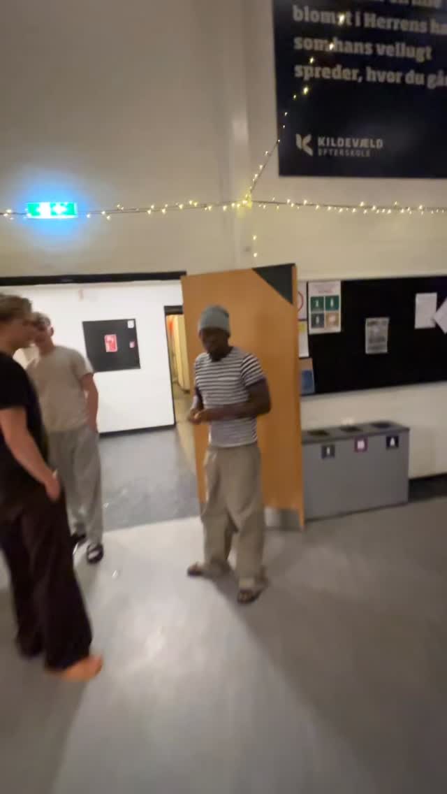 Der er dømt landskamp-hygge på Tobias’ og Aagaards vagt! 🤩🇩🇰🙌🏼. Vi spørger eleverne hvad de tror kampen ender med!🇩🇰❤️🥳