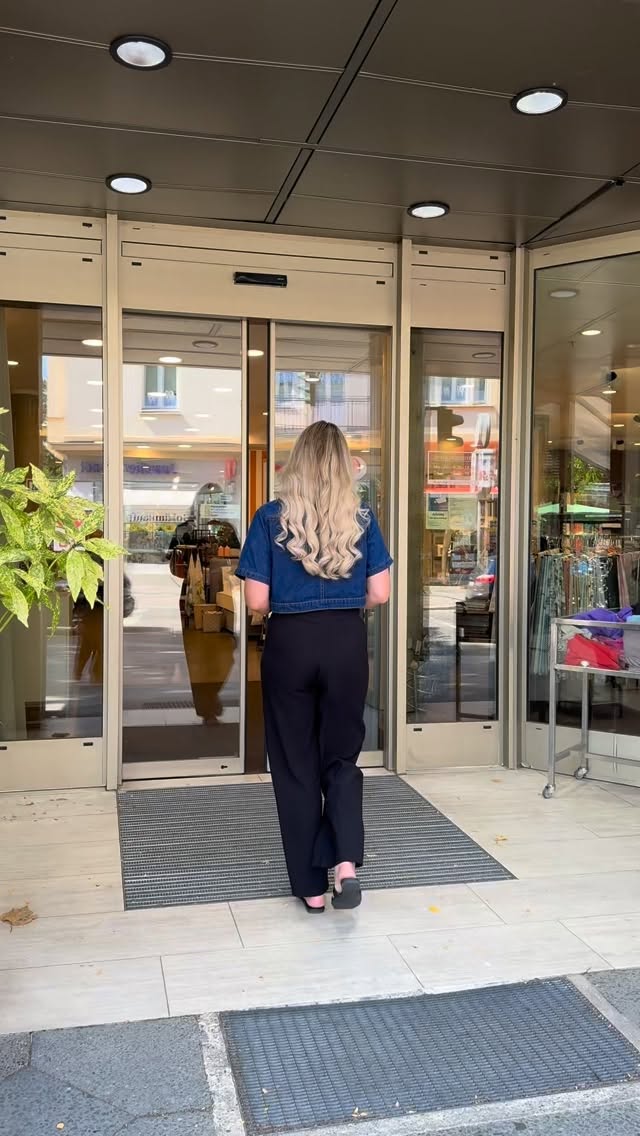 Bei uns findest du alles, was dein Einrichtungsherz begehrt! ❤️✨
Von liebevoller Deko bis hin zu Nachtwäsche, hochwertige Betten und individuelle Schranksysteme - hier findest du alles, was dein Zuhause besonders macht. 🏡💫
📍Teltower Damm, 14169 Berlin
Öffnungszeiten:
Mo–Fr: 9:30–18:30 Uhr
Sa: 10:00–16:00 Uhr
#interiorberlin #einrichtungsliebe #bettenfachgeschäft #bettenhausschmitt #schlafzimmermöbel