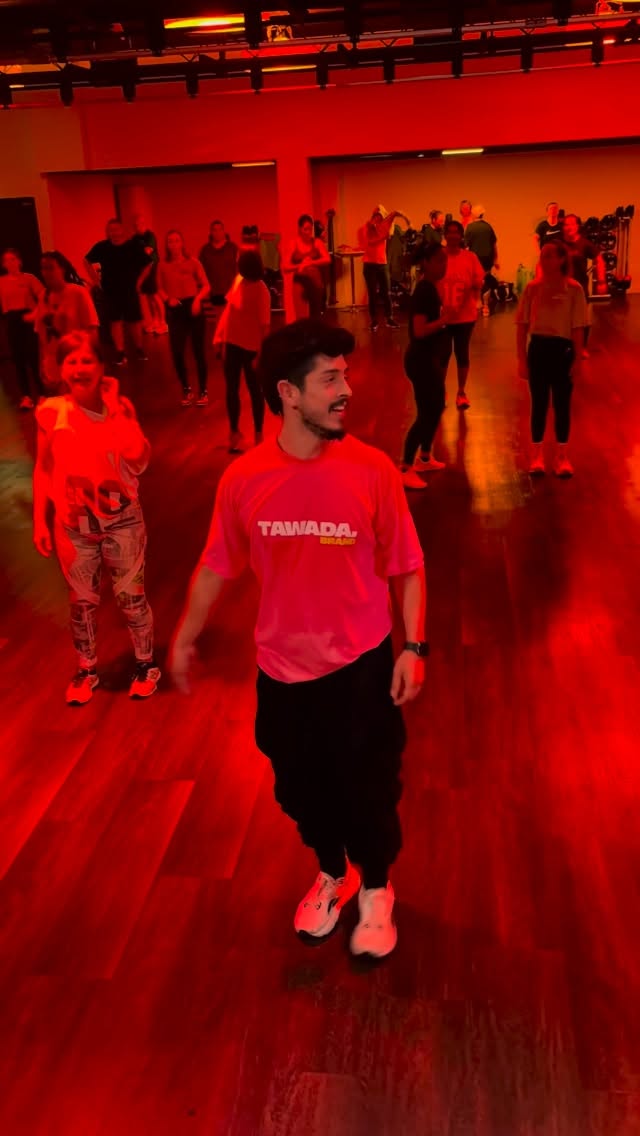 ❤️🔥 EASY AERO ❤️🔥 Un GRAAAND MERCI 🤩 a @impulse_fitness_experience pour cette belle invitation, à @saarahgr_ et @musfitofficiel pour toute l’organisation et la confiance en moi 🙏🏻! UN EEEENORME MERCIIII À VOUUSS d’être venus, d’avoir partagé ce moment avec nous! Dàvoir rigole, d’avoir dansé, d’avoir partagé l’aprem avec nous! C’est grâce à votre présence que tout cela existe ❤️🔥🥰❤️🔥
👕Clothes: @tawada.brand ❤️🔥🥰❤️🔥
#fitness #love #freestyle