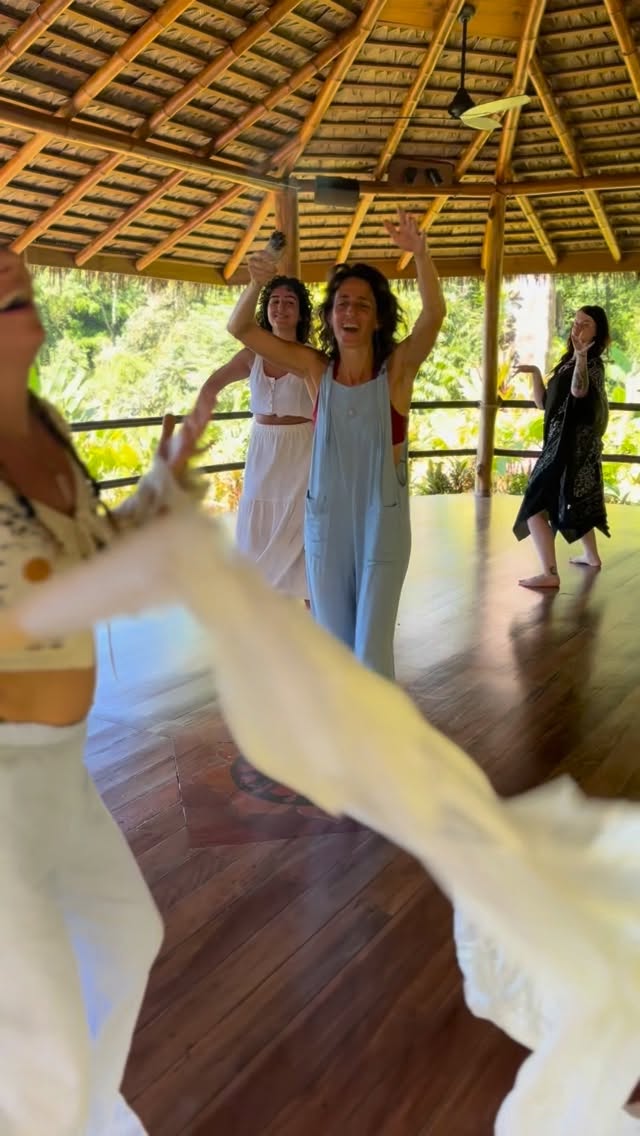 God is the DJ and Earth is our dance floor 🌎
Our only job?
Keep moving 🎶🦋💃
#dance #mariposamovement #movementismedicine #community #ecstaticdance