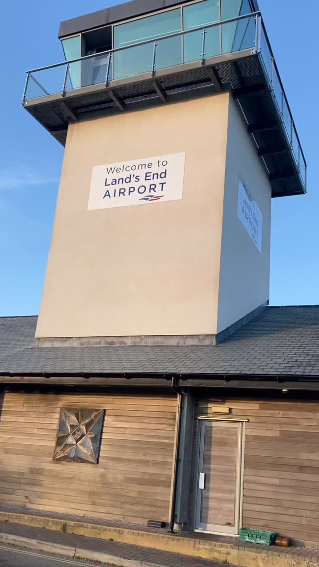 Thank you Learn Scilly for another glorious day on St Mary’s! I feel very lucky to come and teach seasonal foraging on the Scillies and the weather was absolutely glorious. Wonderful group, gorgeous plant life… hopefully I’ll be coming back next season!! @motherwolf5504 @islesofscilly #islesofscilly #foraging #spring #getoutside #nature