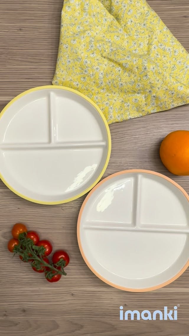 Für uns ist Kindergeschirr nicht einfach nur Geschirr.
Es ist ein Teil von Gesundheit, Alltag und Verantwortung. 💛
Wir verbinden hochwertiges Porzellan mit sicheren, laborgeprüften Materialien, damit Kinder geschmacksneutral, schadstofffrei und mit Freude essen können.
Unsere Produkte sind aus echter Erfahrung entstanden mit dem Wunsch, etwas zu schaffen, das Familien langfristig begleitet.
Welche Werte sind euch bei Kindergeschirr am wichtigsten?