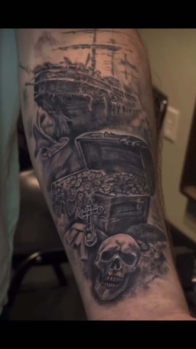 Another stunning black and grey piece from @vonmactattoos if you are looking for detailed black and grey work he’s your guy! Click the link in his bio to book online or come by the shop for a consultation!