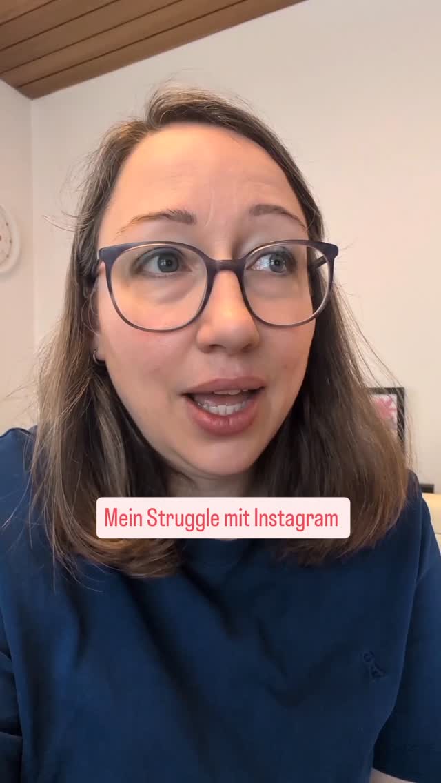 Ich und Instagram...
Es geht ein paar Tage gut und dann bin ich wieder drin im Sog. Im Rabbit Hole. Müde, gereizt, lost. Completely lost. Eine schmerzhafte und sehr wichtige Erkenntnis. Ich darf da ganz genau hinschauen, auch wenn es weh tut.. Ich darf gut für mich sorgen..... Und ein Schritt war meinen Content auf WhatsApp zu zügeln....
Deswegen gibt es meinen WhatsApp Kanal. Du schaust rein, wenn du willst und gehst, wenn du nicht mehr willst. Du findest den Link in meiner Bio. Oder kommentiere mit einem ❤️ und ich schicke ihn dir.
Erzähl mal: Kennst du das auch?