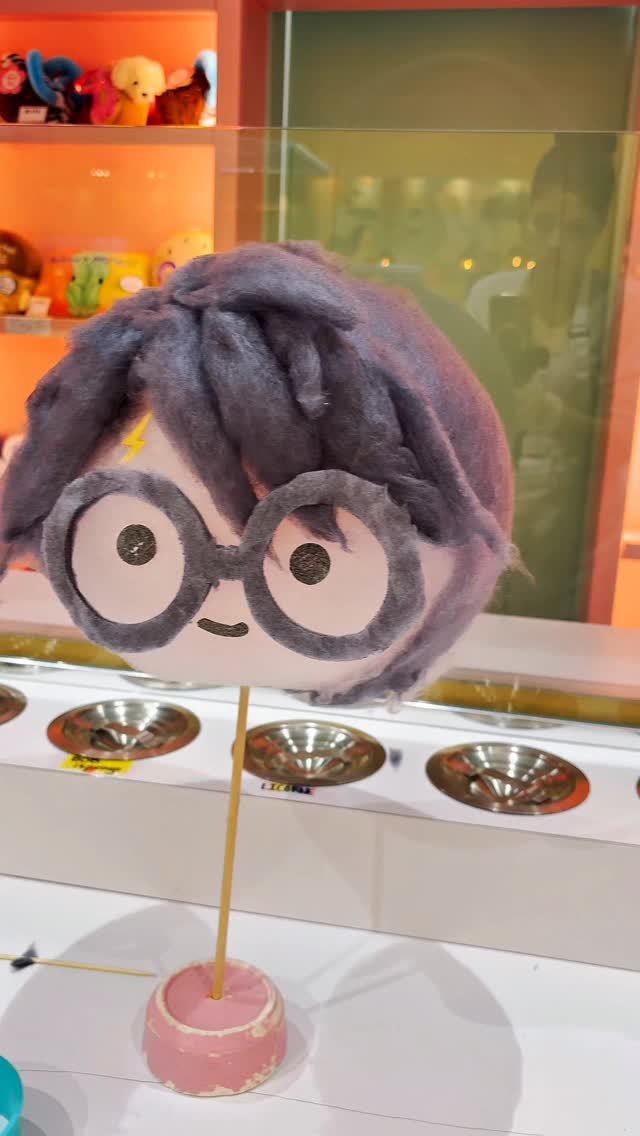 Expecto Sweetronum!!! 🪄🪄🪄 which house is claiming this? ✨🍭
——-
Expecting sucronum!! 🪄🪄🪄 quelle maison le réclame ? ✨🍭
#harrypotter #cottoncandy #hogwarts #wizardingworld #sweetmagic