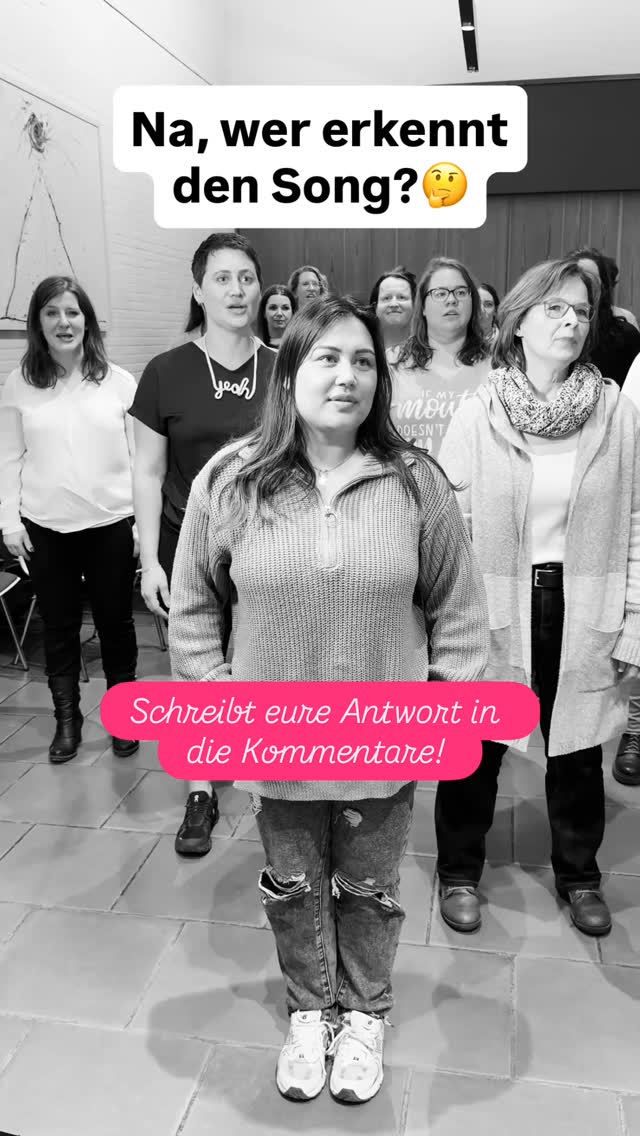 ✨ GUESS THE SONG ✨ Erkennst du, welcher Track sich hinter unserem Reel versteckt?
Kommt dir bekannt vor? 👀 Kleiner Tipp: Das Original-Video war auch ziemlich monochrom 🖤🤍 und ab Sekunde 18 wird es ziemlich klar welchen Song wir singen😉
👇 Schreib deinen Guess in die Kommentare! Die Auflösung gibt es in ein paar Tagen in unserer Story. Also folg uns einfach, um die Auflösung nicht zu verpassen. 😱👏🏻
Und wenn du hören willst, was wir wirklich daraus machen, dann sehen wir uns bei unserem großen HOMECOMING-Konzert am 27.6. im RBB-Sendesaal ✨
🎟️ Tickets gibt’s über den Link in der Bio
#popchorspandau #chor #guessthesong