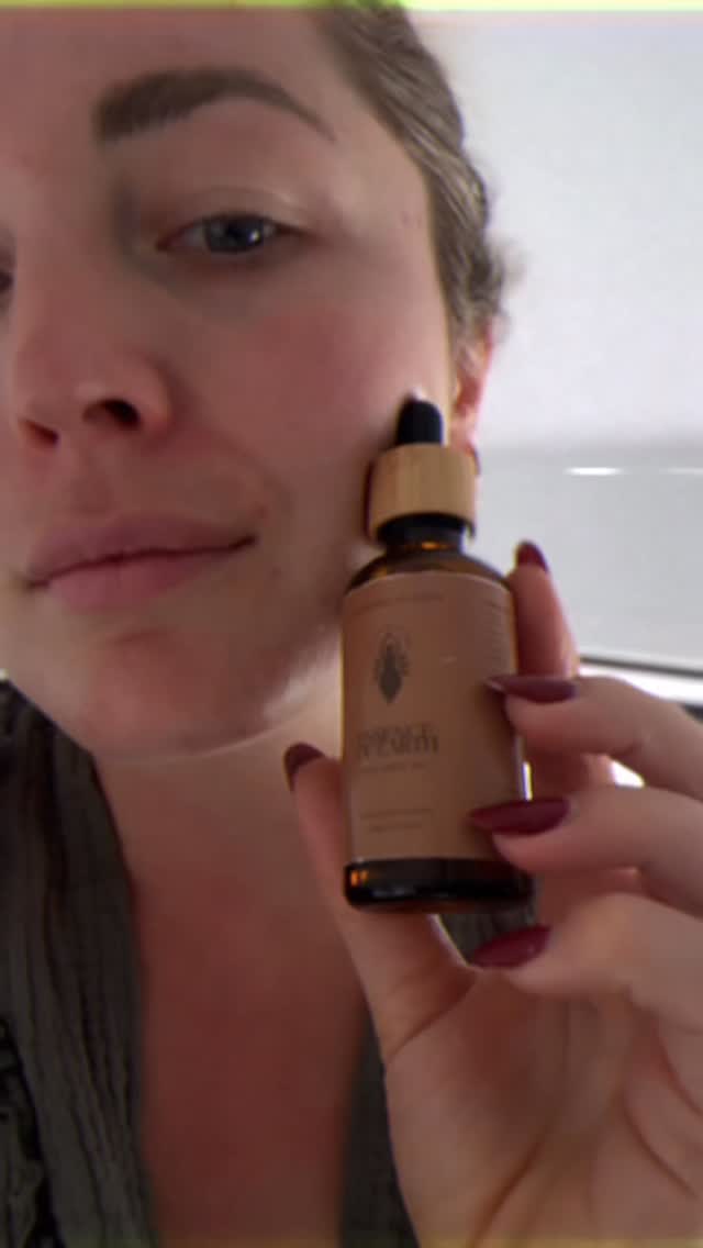 Tonight’s date… was with me.
Soft skin, warm light, slow movements…
taking my time, not rushing the moment.
There is something deeply powerful about creating space to connect with your body in a gentle, loving way. To touch your skin with care, to breathe deeper, to soften, to let the day melt away.
These quiet rituals remind me that wellness isn’t always loud…
sometimes it’s found in the subtle, intimate moments where you choose presence over pressure.
Nourishing the skin, calming the nervous system, reconnecting to the feminine energy that so often gets lost in the busyness of life.
Because feeling good in your skin is a relationship… one built slowly, intentionally, over time.
Grateful to be using organic skincare from @essenceofearth.nz that feels aligned with a more conscious, grounded approach to beauty.
Romanticising your wellbeing is not indulgent… it’s essential.
#feminineenergy #holisticbeauty #organicskincare #earthconscious #nervoussystemsupport