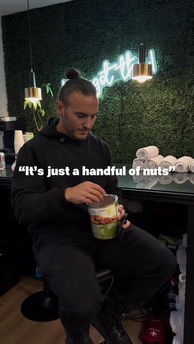 That “I barely ate today” feeling… meanwhile your snacks quietly hit 700–800 calories behind the scenes
A bite here, a nibble there = +1lb a week without you even realizing it.
It’s not your meals… it’s the in-between that sneaks up on you.
Snacking isn’t the problem….mindless snacking is.
Track it once and you’ll never look at “just a snack” the same again.
#caloriecreep #sneakycalories #fatloss101 #nutritionawareness #fitnesshabits