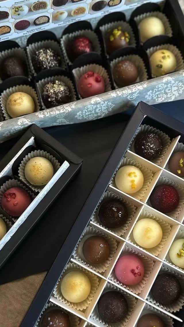 Easter, but creative… and delicious!
Join us on 4 April at 10:00 in Thalwil for a workshop that combines two of the best things in life: chocolate and ceramics.
Together with @losanna.ch you will create your own handmade pralines and chocolate bars, choosing from flavours like pistachio, strawberry, salted caramel, and more, with plenty of toppings to go all in. And while the chocolate sets, you will paint your own Easter ceramic piece, perfect as a keepsake or a beautiful handmade gift.
Chocolate-covered fingers, paintbrushes in hand, cake, coffee, and a relaxed, fun atmosphere.
🎟️ CHF 79 includes:�– up to 22 pralines + chocolate bars to take home�– a medium ceramic piece + all painting materials�– guidance, packaging, cake, and coffee
Perfect for adults, teens, and families who want to do something a little different this Easter.
Spots are limited, and this one will fill quickly!
Gabriella Györfi & 𝖳𝖾𝖺𝗆�CREATIVE YOU – where you can be the artist�𑁍 Glärnischstrasse 1, Thalwil
#creativeyou