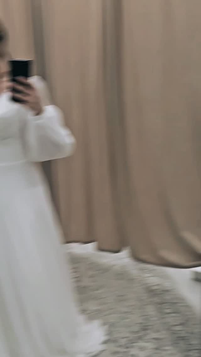 Beautiful bride 🤩
#morsian #hääpukuhe #hääpukusuunnittelija #hääpuvut #häämekko