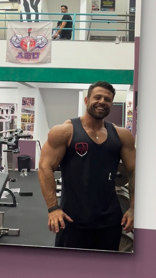 Em tempos a 100 km/h, outros 50km/h, às vezes a 10km/H .
MAS SEMPRE EM FRENTE!
Trabalho que segue 🔥
.
#LacerdasTeam
.
A água da @retro_flex.gym realmente é diferente 👏🏼