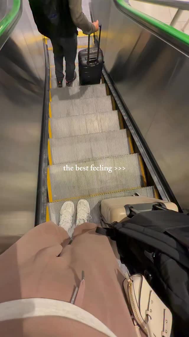 Exploring new places has been a powerful source of personal growth
“A mind stretched by new experiences can never go back to its old dimensions.”
🤍✈️🌆🧳