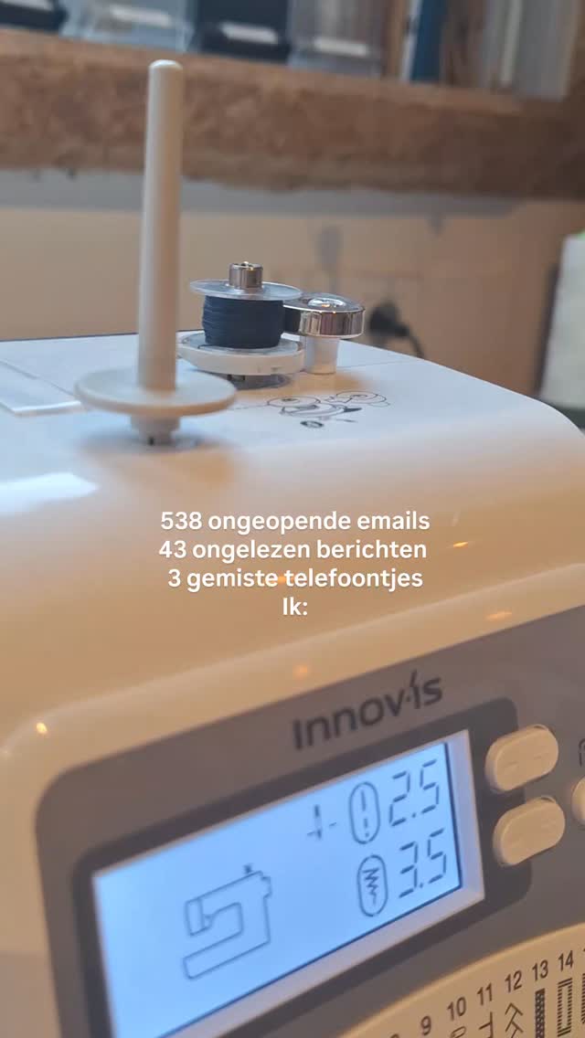 Wanneer ik aan het naaien ben, gaat de rest van de wereld gewoon even op slot, ok? 🙊
***
Ik ben Mona en ik inspireer graag met tweedehands, geüpcyclede en zelfgemaakte outfits 💚♻️
Naaien - upcycling - tweedehands - sewing - sewing content - sewista - sewist - hobby - crafty girl - naaiworkshop - secondhand - thrifting