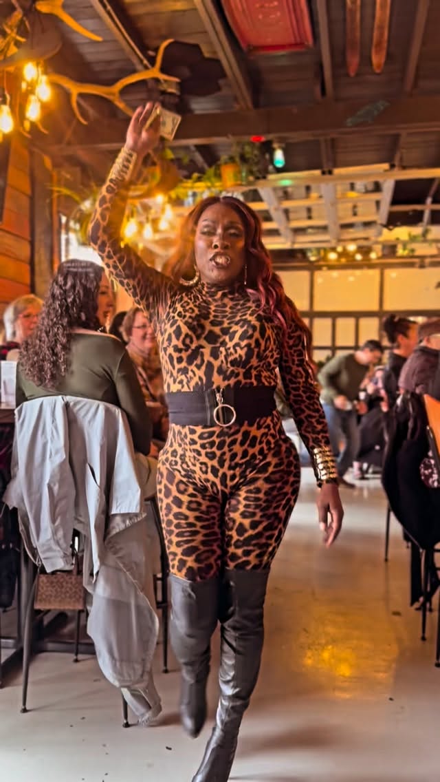 The dolls are BACK, baby 💃
3/29 we’re turning brunch all the way up — big hair, bold looks, and cocktails flowing 🍾
Get your crew, grab a seat, and don’t blink… you’ll miss something fabulous ✨
.
.
.#
#DragBrunch #WhitakerVibes #crowandcart #whiteakerneighborhood