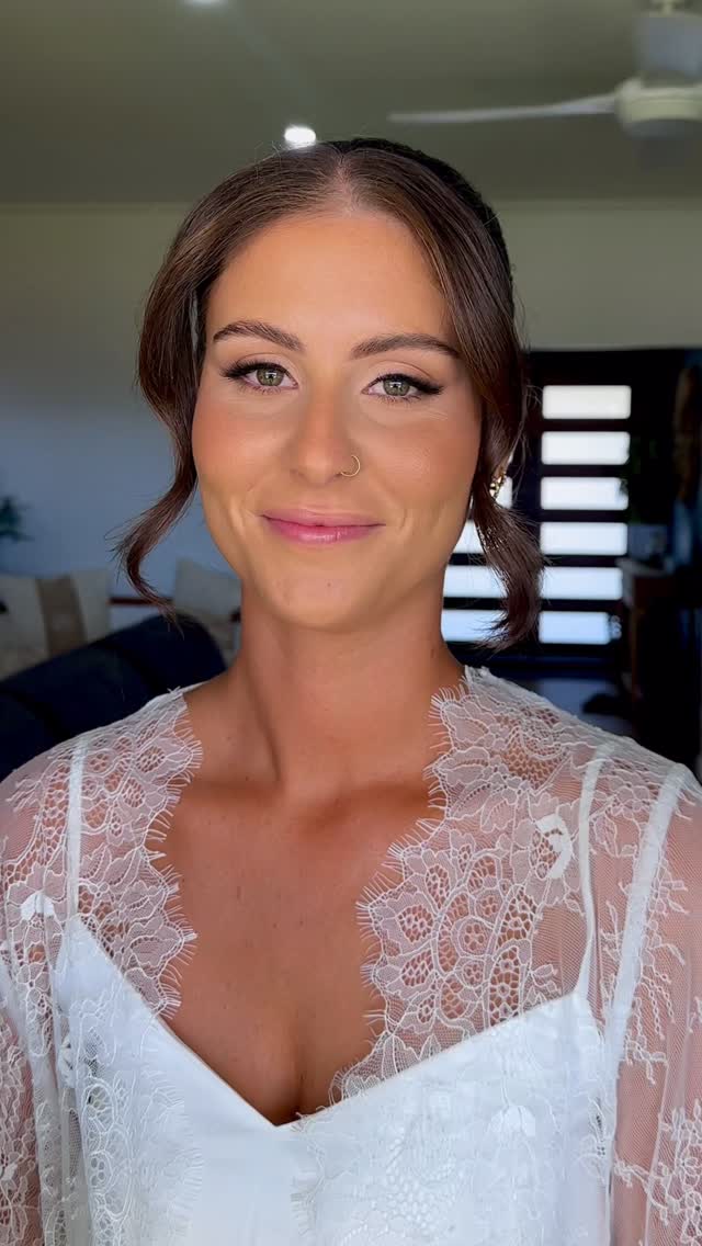 Obsessing over Maddy’s bridal look ✨
Key products:
@makeupbymario master mattes palette
@diorbeauty backstage foundation
@hudabeauty easy bake powder
@maccosmeticsanz warm soul blush
#perthmakeupartist #perthmua #perthbridalmakeup #perthbridalmakeupartist #perthweddingmakeupartist