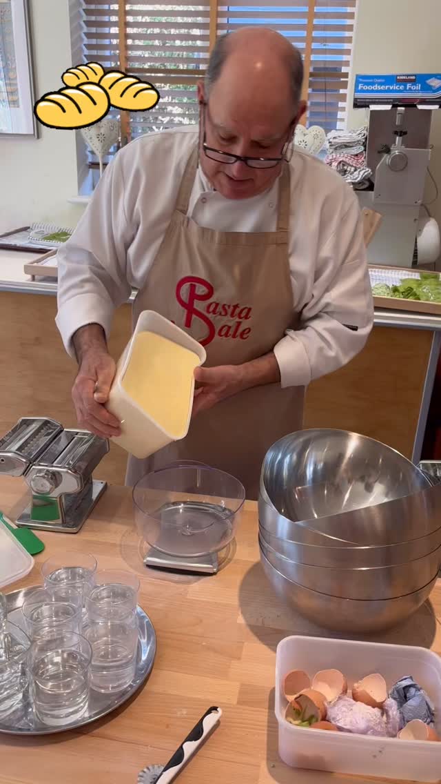 We also made a selection of Sardinian pasta shapes - mainly with the second dough (semola & water) - and Toni also demonstrated how to make gulungiones 🤩
#pasta #pastafresca #pastamaking #pastasarda #handmadepasta #semola #agnolotti #gulungiones #culargiones #malloreddus #gnocchettisardi #maccarronesdepunzu #maccarronesdebusa #lorighittas #sardinia #sardinianpasta
www.pastaacademy.co.uk