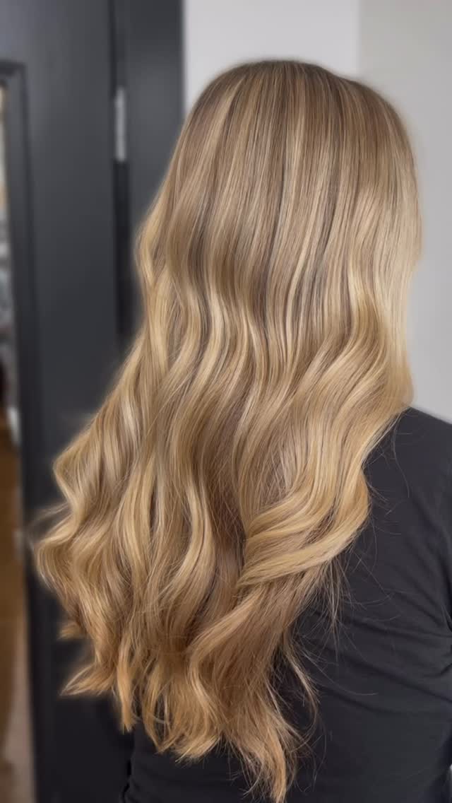 Sunkissed ☀️
This is that soft, sun-kissed luxury—the kind of blonde that feels completely natural, yet undeniably elevated. Delicate ribbons of warm light are woven through the hair, creating depth, movement, and that perfectly blended, lived-in finish.
Nothing harsh, nothing overdone… just seamless dimension that catches the light in all the right places.
It’s the kind of color that whispers luxury instead of shouting it. 💫
Cut & Color - #jessblushyardley
#LuxuryHair #dimensionalblonde #buckscountysalon
Ready for your dream hair? Call 215-321-6186 during business hours or visit the link in our bio to schedule anytime. 📱