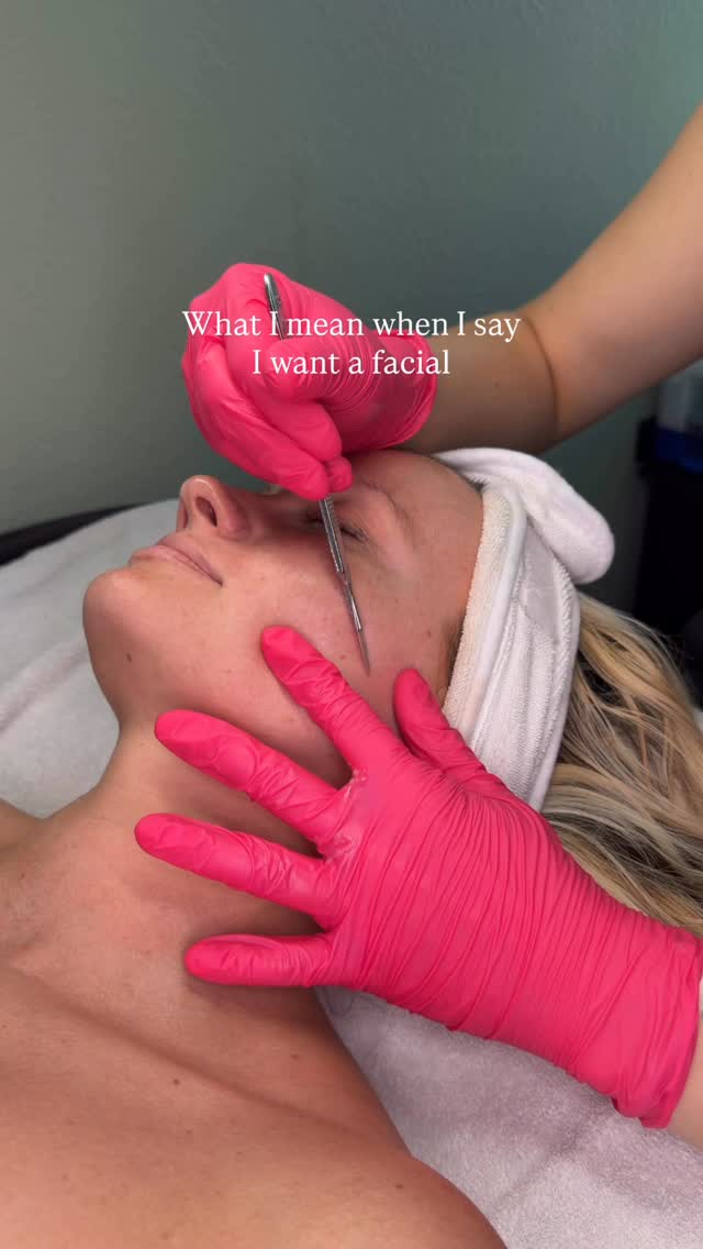 This isnât your average facial⌠Itâs deep exfoliation + pore extraction + serum infusion all in ONE treatment đ§
⨠instantly smoother texture
⨠that glass-skin glow
⨠cleaner, tighter-looking pores
⨠hydration that actually lasts
And the best part? You leave glowing the same day! No downtime, no waiting. If your skinâs been feeling dull, congested, or just not hitting like it used to⌠this is your reset.
Final week to get a FREE diamond glow upgrade when you sign up for our membershipđŤ
#DiamondGlow #SkinReset #GlamHouseAesthetics #GlowingSkin #TexasAesthetics