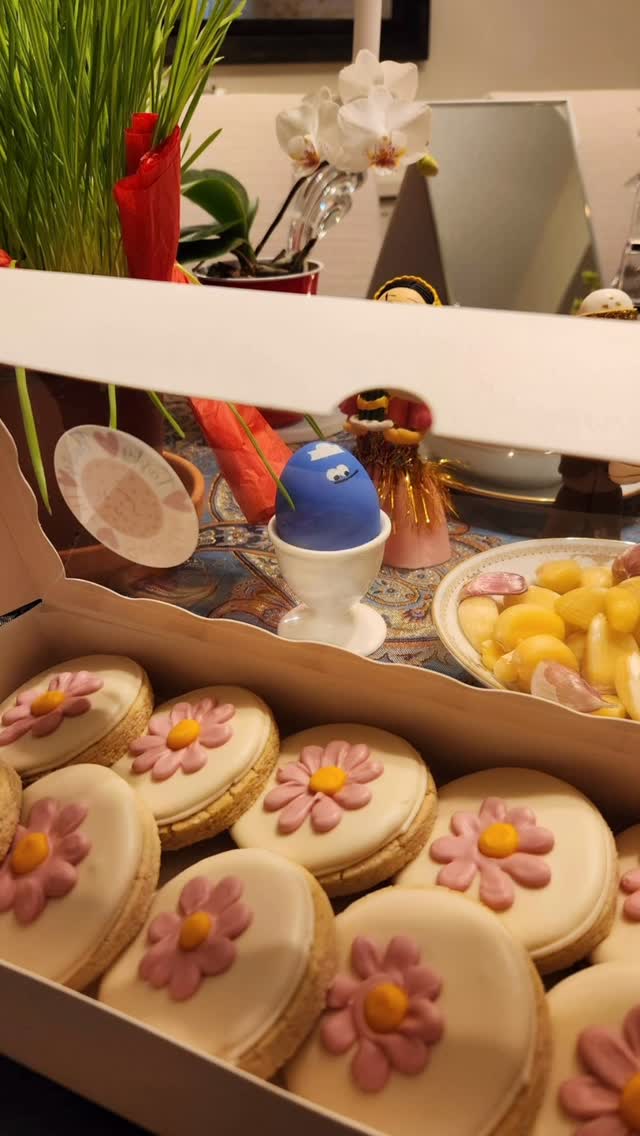 Happy Spring!!! 🌸🌸🌸
#bakingwithneekta #teenentrepreneur #homebakery #spring #fyp