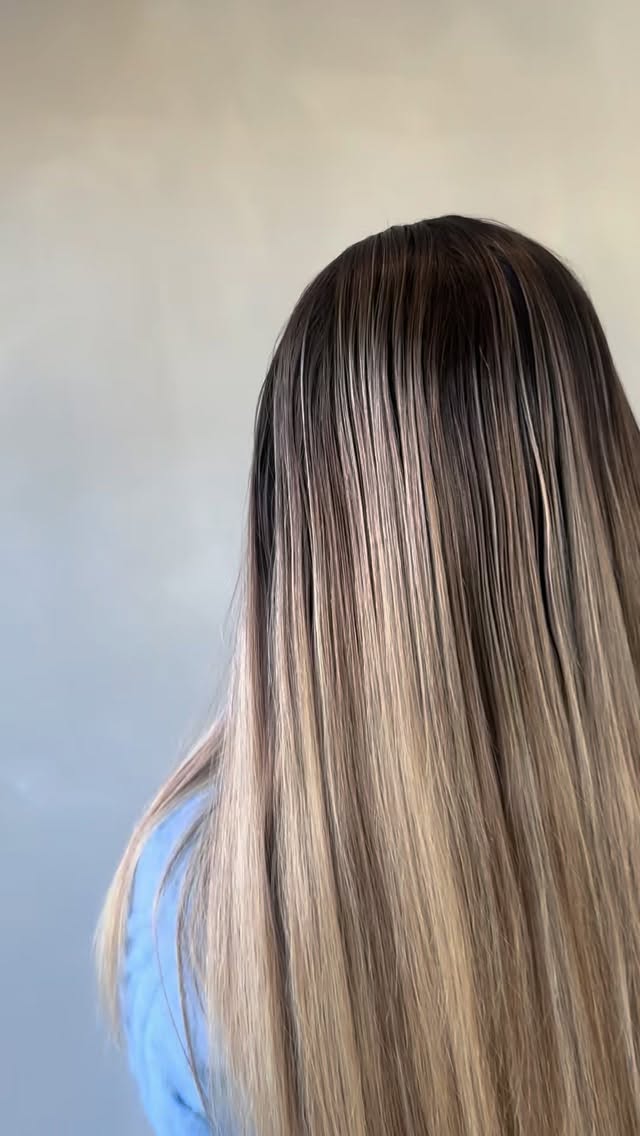 Do blondes have more fun? #blondemoment #wellauk #livedinhaircolor #creamyblonde