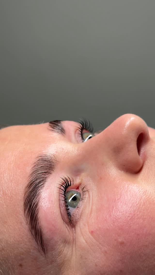 🖤 Amy har ganske få tider tilbage i næste uge op til påsken!
Skal du nå at have skarpe bryn eller vipper til din
påskefrokost? ✨
Tjek ledige tider via 🔗 i bio, eller skriv os en DM, hvis vi skal hjælpe med at finde en tid til dig. ❤️
#lajoliedk #heledig #browlift #lashlift