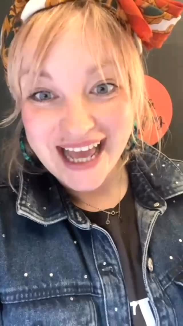 Week 3 of Calligraphy Club and weâre into floral borders đżâ¨
Maisieâs showing how a few simple brush pen strokes can completely transform a pageâŚ
Final touches coming next week! #craftidea #creativehappylife #calligraphyclub