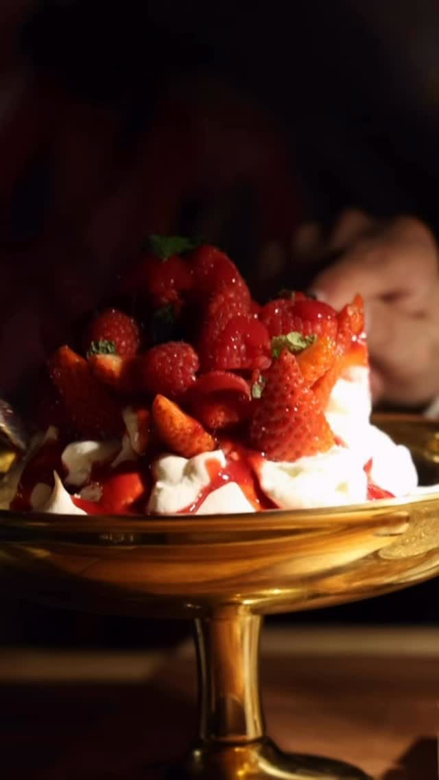 Qui non si viene solo a mangiare.
Si viene a godersela.
Food, dessert e vibes che fanno rumore.
📍La Petite Langoustine