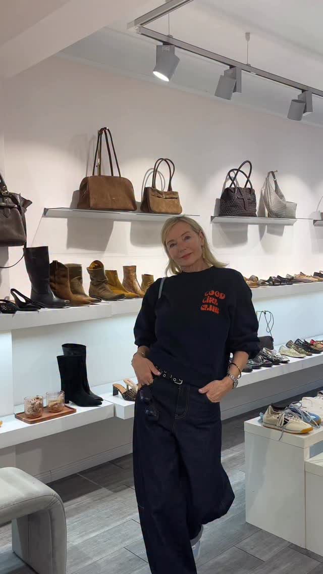 Light blue meets dark blue 💙✨
Such a vibe — effortlessly stylish and easy to mix & match 💙
#bluemood #ootd #styleinspo #streetstyle #newcollection