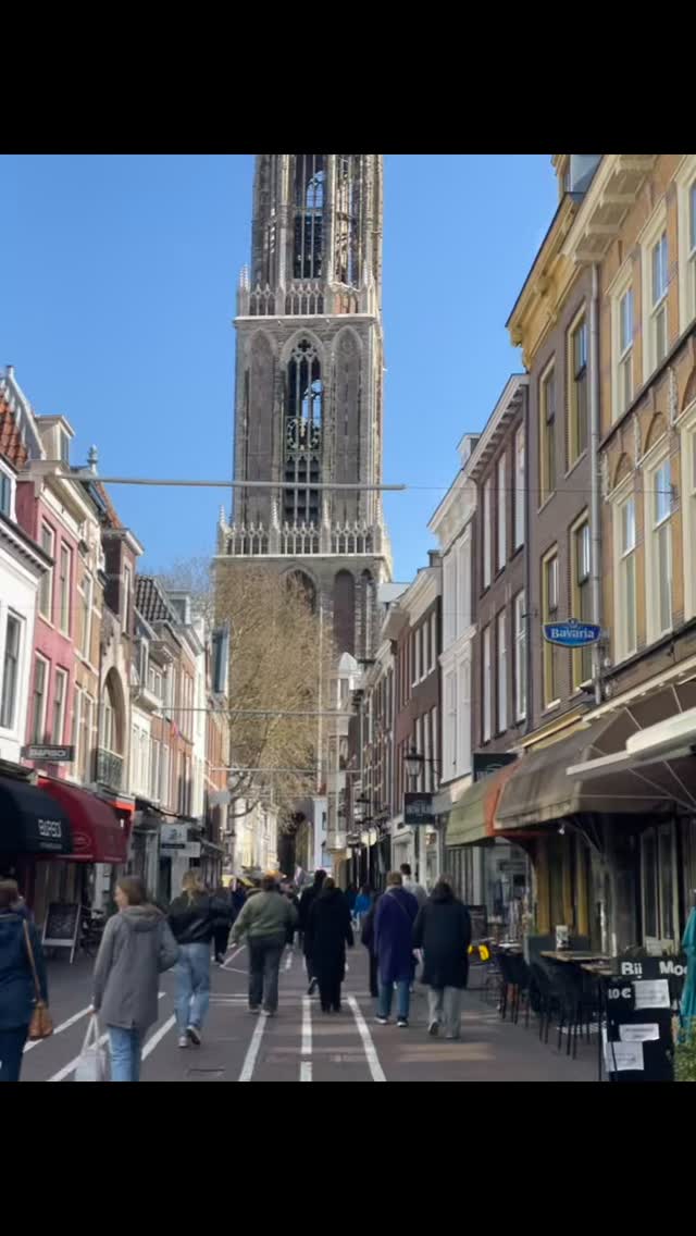 Vandaag was de dom vast even in paasthema. De Mattheus passion horen we in de Zadelstraat. Ondertussen is de ukv druk met het voorbereiden van de maandagavondconcerten! Binnenkort meer!