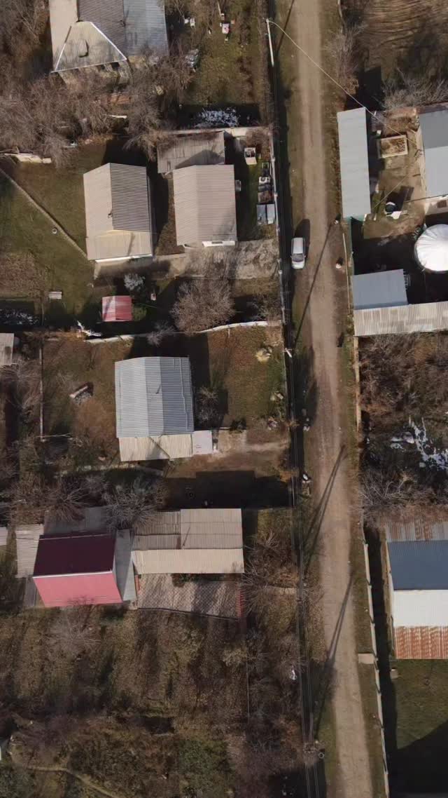 Люблю создавать выразительную необычную архитектуру жилых домов 🤗, этот один из моих фаворитов сейчас.
Двухэтажный дом в пригороде Бишкека - чистый воздух, тишина и роскошные виды.
#hl_arch_314 🏡