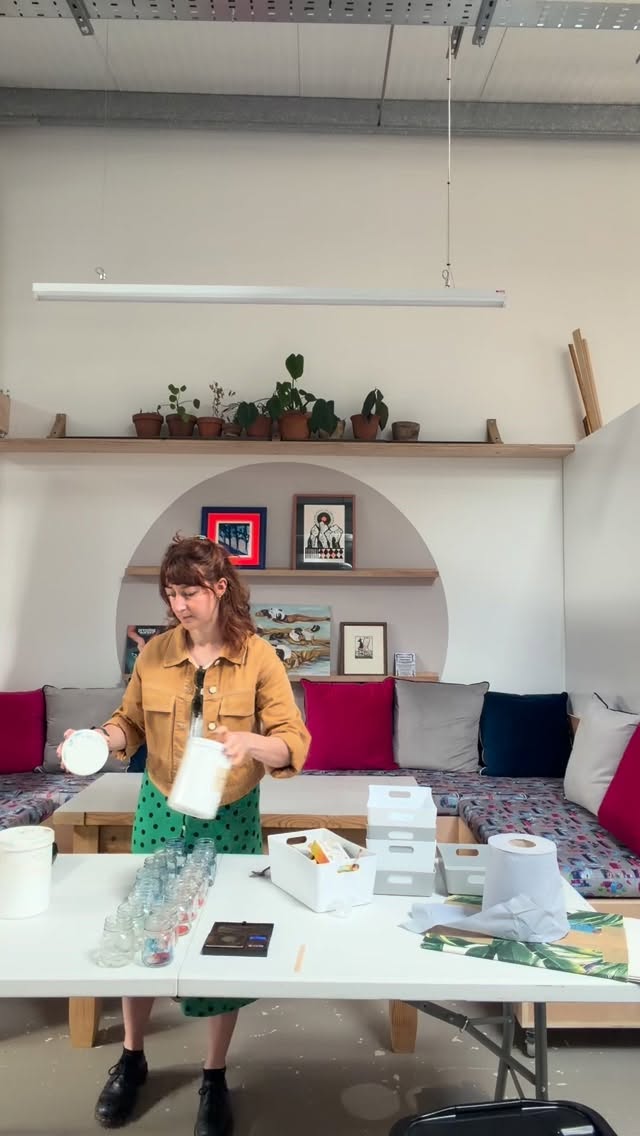 Had a beautiful day hosting a cyanotype workshop on Saturday ~ over in Faversham @creativecourseskent
The participants explored the expanded version, mixing the chemistry, preparing the paper & printing in the glorious spring sunlight!
I have 2 more cyanotype workshops coming up at @creativecourseskent
sat 4th April
10am-1pm ~ Memories in Blue cyanotypes
2pm-5pm ~ Tint + Tone cyanotypes
More info via my website or head straight to
@creativecourseskent to book
Www.creativeframes.co.uk
Www.thedarkroomatbeachxreative.org
