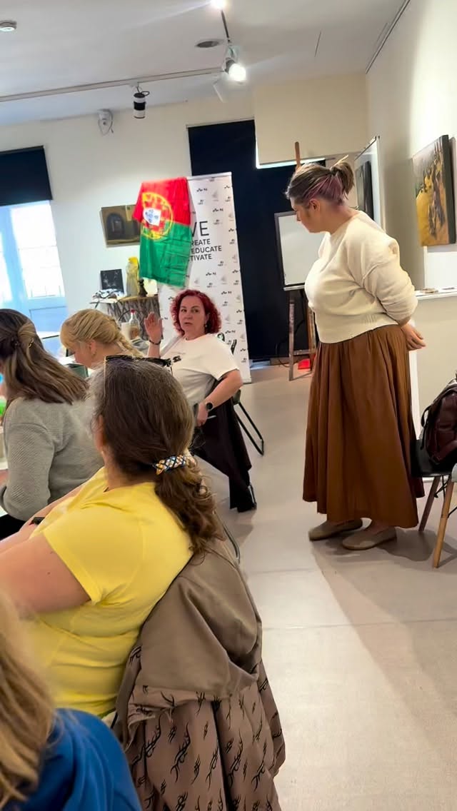 When your workshop is called “Seeing Beyond the Surface: Perception, Identity and Migration Experience”, you don’t just talk about home.🏠
You question it ❓
What it means…
And how it changes you❓
At our latest workshop together with @svetlana_novus within Visual Thinking 4 Education (Erasmus+ VET – KA210), we explored migration through art — using color, reflection, storytelling, and critical thinking.🎨
We spoke about shifting identities, belonging, and rebuilding yourself between cultures. We shared methods and analyzed techniques-how art can be used as a tool…
This conversation cannot stay abstract — it matters deeply for those who have changed their home, their country, and who work daily with these experiences.
We are grateful 🙏 to our partners for this meaningful collaboration — La Chiave di Sophia (Italy) @chiavesophia together with partners from Bulgaria @healthgrowthcenter, Lithuania-Siuolaikiniu Didaktiku Centras and Portugal @arte.m.association
This project is funded by the Erasmus+ Programme.
#artemassociation #ErasmusPlus #VisualThinking4Education #arthubmadeira #erasmusmadeira