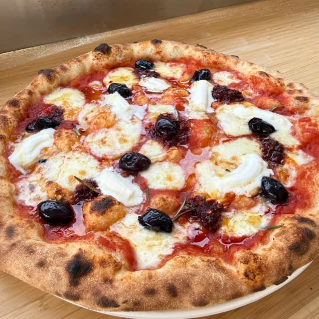 Looking forward to some more delicious pizza this Friday at our SD HQ?? We definitely are!!
We will be there from 5:00-8:00pm
This spicy Nduja, Kalamata olives, mascarpone and chilli honey was a hit and we are rocking it again this week. Hot and spicy!!! 🌶️ 🔥🤘
We always have a lot fun putting together these pizzas for you and so stoked you enjoy them too 🙏
You can pre order via our website
#pizzarules
#fridaynightispizzanight
