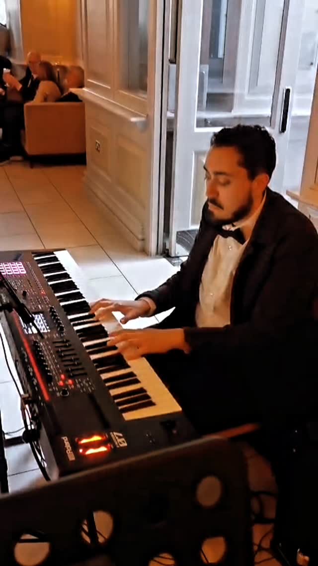 POV: You’re the double bass player.. Guests are buzzing, cocktails are flowing, and Journey has never sounded this jazzy!
#irishweddingband #weddingbandireland #irishwedding #dublinwedding #jazztrio