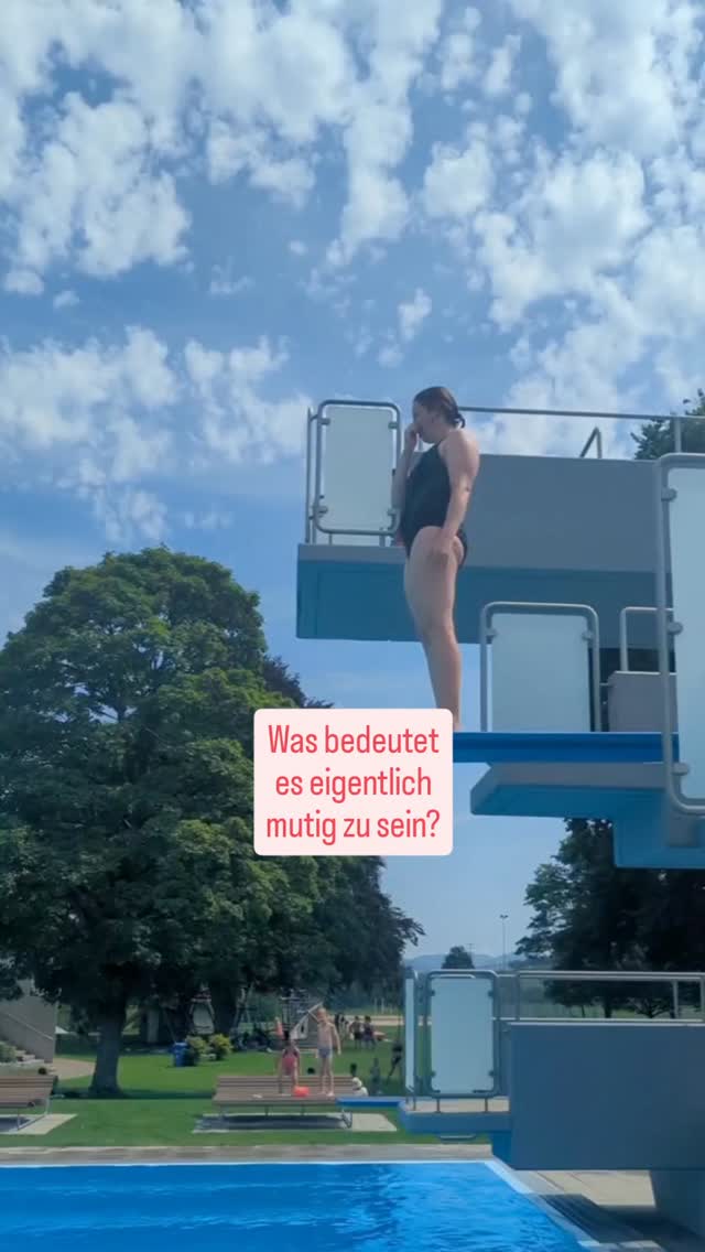 Wahrer Mut heisst: Auf dich und dein Gefühl zu hören und für dich und eben dieses Gefühl einzustehen.
Hi, ich bin Anne und bei @bettermut.beratung dreht sich alles um Ermutigung. Wenn du mutig sein willst und deinem Kind Mut machen willst, ganz sie oder er selbst zu werden und zu sein, folge mir hier auf Instagram UND auf meinem WhatsApp Kanal.
Erzähl mal, wie entscheidest du dich?
Ich springe leicht ängstlich vom drei Meter Turm.
#ermutigung #muttutgut #mutigeelternmutigekinder
PS: Das Video ist ein Repost aus meiner Zeit bei MUT:ICH & STARK.