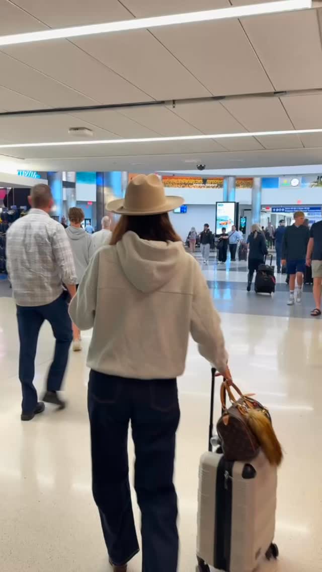 Austin, thank you for having us! 🤠 So much gratitude to The Proper Hotel Austin for such an incredible stay. I will definitely be back! Beautiful, relaxed elegant perfection. #austinproper #austinhotels #girlstrip @austinproperhotel #cowgirlboots #bagcharms