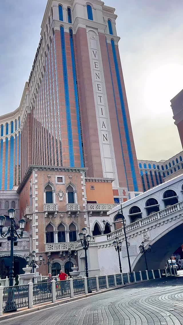 Cruising this stretch of the Las Vegas Strip and you get two totally different Vegas moods in one shot. The Venetian brings all the grand old world drama and TI keeps that playful classic Vegas spirit alive right next door. That contrast is part of what makes this part of the Strip so fun. Which one are you stopping at first?
Grab my FREE Las Vegas Mini Guide at https://stan.store/mikeyinthemixvegas 💫
#TheVenetian #TreasureIsland #LasVegasStrip #VegasHotels #MikeyInTheMixVegas