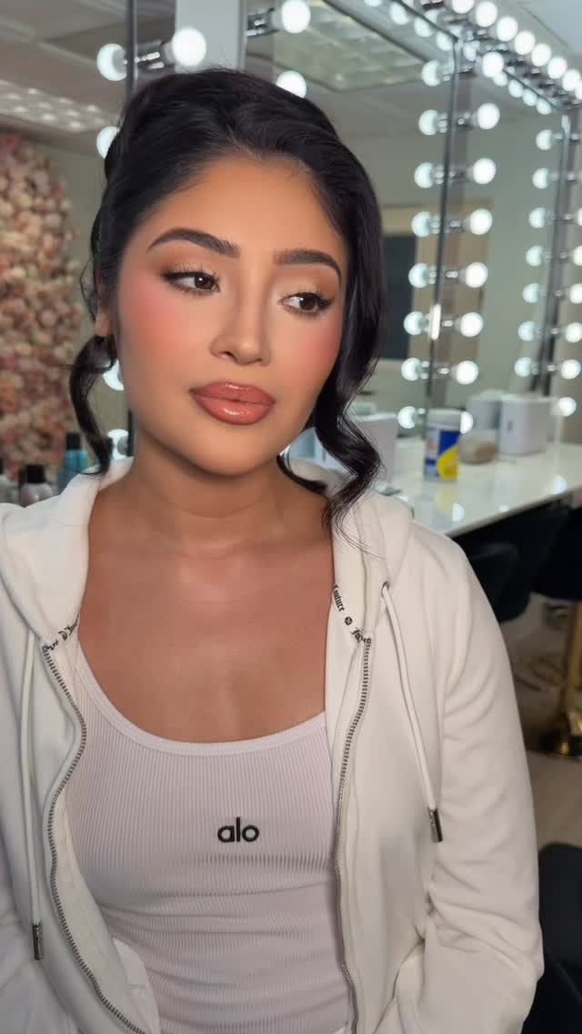 When the bride requests soft & fresh >>😍
#brides #bridalmakeup #destinationwedding #engaged #bridetobe