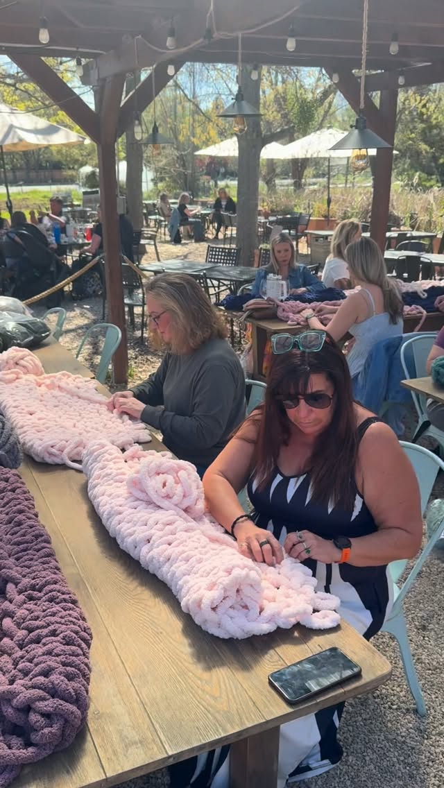 A lovely way to spend the day at the farm……join us for our next Chunky Blanket Workshop April 25th Loomis, CA. @theflowerfarmgiftshop
Visit link in bio to purchase tickets