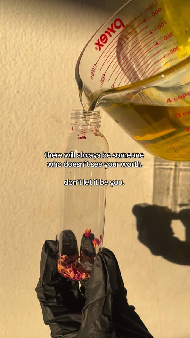 be your biggest fan 🌹
your reminder to love yourself a little more each day 🫶🏼
#selflove #bodyoil #selfcare #selflovejourney #loveyourself