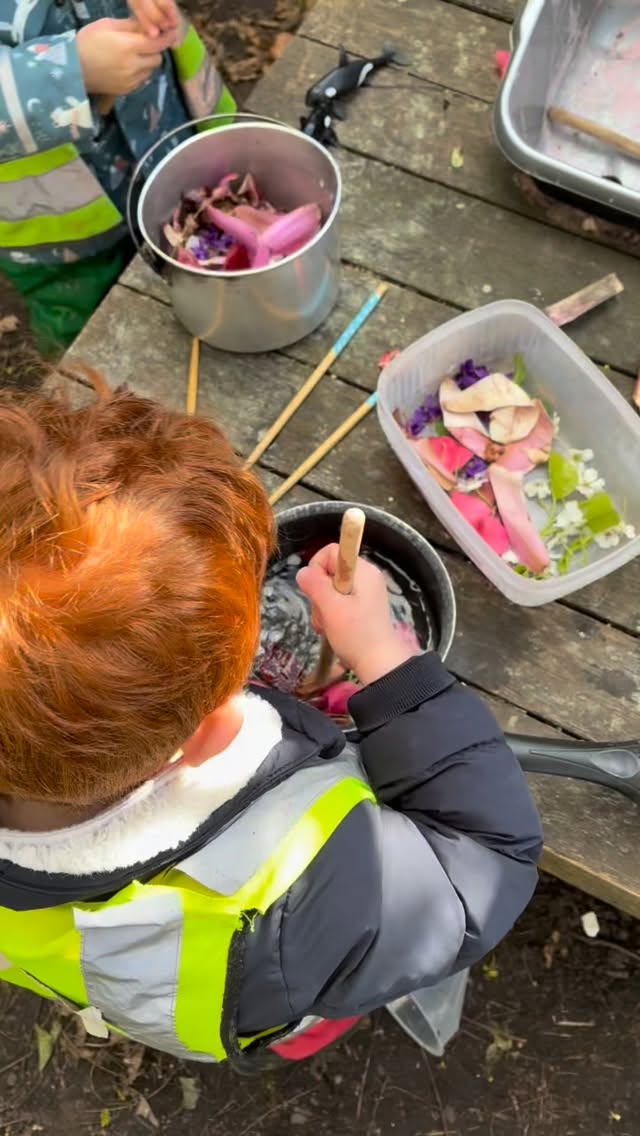 ✨ A magical morning in the forest, crafting petal potions and designing our own Easter eggs 🐣🌸
We even boiled eggs in vibrant dye to make them extra special. Learning life skills and unleashing creativity along the way! 💡🎨
We then ended the session with a fun game of hide and seek! 🌿
#forestschool #highgatewoods #highgatemums #montessori #eyfs