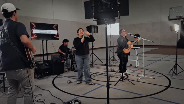 ✨ Tiempo de Worship en SoundCity Music 🎶
En nuestra escuela creemos que la música es más que aprender acordes o técnica… es una forma de adorar y conectar con Dios. 🙌
Cada tiempo de worship es una oportunidad para levantar nuestra voz, crecer espiritualmente y aprender a ministrar a través de la música.
Si sientes el deseo de desarrollar tu talento y usarlo para adorar a Dios, este es el lugar para ti. 🎤🎹🎸
🔥 ¡Las inscripciones ya están abiertas!
Sé parte de nuestra comunidad y crece musical y espiritualmente junto a nosotros.
📩 Escríbenos para más información y asegura tu lugar en el próximo trimestre. #worship #schoolmusic #churchworship