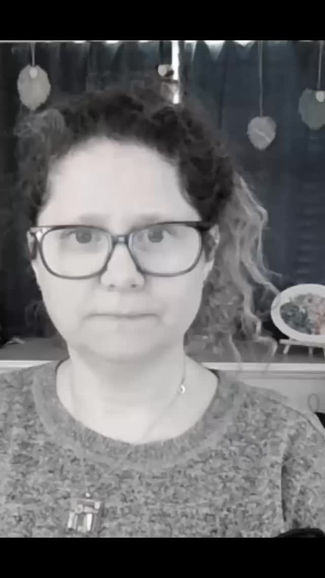 “I’m not a creative person.”
I said that for years. Then I tried something small.
Just 5 minutes a day to create something, anything, for myself. And it changed everything.
This April I’m inviting busy women to a free 30-day creativity challenge.
No experience needed. No perfection required. Just 5 minutes a day.
Are you in? 👇�
Link in bio to join 💛
#creativity #creativechallenge #5minutesaday #marianagassmann #selfcare creativelife womenempowerment