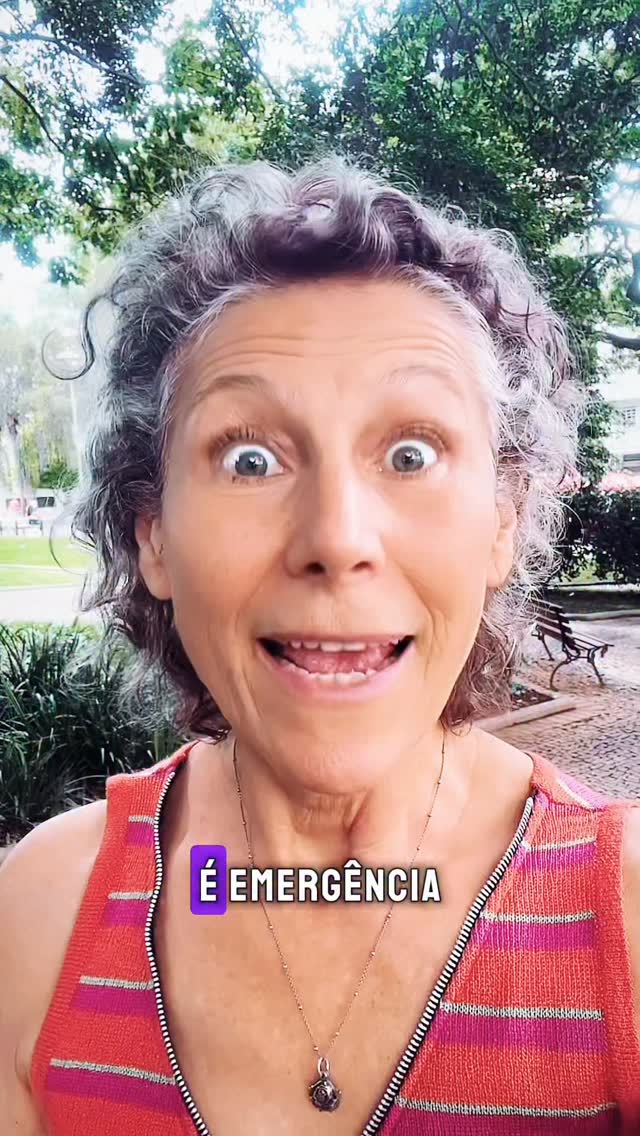 Se você está se sentindo ansioso, desorientado, sobrecarregado ou desconectado, existe algo simples e comprovado que pode te ajudar a regular o seu corpo.
Vá até uma árvore e abrace.
Esse abraço ativa o seu sistema nervoso parassimpático, responsável por desacelerar o coração, reduzir o estresse e trazer o corpo de volta ao equilíbrio. Estudos mostram que esse contato direto com a árvore pode diminuir o cortisol, fortalecer o sistema imunológico e acalmar a atividade mental.
Não é sobre crença, é biologia.
O seu corpo responde ao toque, à presença de um sistema vivo estável, a um ritmo que não está em estado de alerta constante.
Ao abraçar uma árvore, você se aterra, sai do excesso de estímulos e entra em um campo que sinaliza segurança para o seu sistema. E, nesse contato, você se conecta consigo mesmo/a e com a Mãe Terra.
E quando o corpo sente segurança, ele se reorganiza.
Talvez a sua mente questione. Tudo bem. Mas o seu corpo vai entender.
Experimente! A Vida é uma ciência a ser estudada.
Humana aprendendo a Ser
Eu Sou aqui
Eu Sou aí
Silvana da Cunha
Cientista Intuitiva • Alquimista • Mentora • Palestrante • Consteladora Sistêmica Familiar • Terapeuta Holística • Fundadora da TQC Cura Quântica®️ e do Despertar Quântico da Consciência
www.florescimentocriativo.com
Insta: @silvanadacunha333