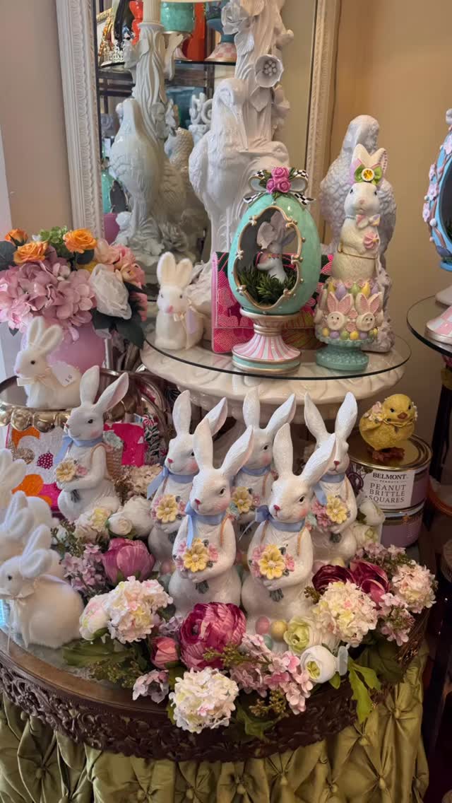 If you’re looking for some home accents or fragrance for Spring, need of a host(ess) gift, or are looking for a little treat for yourself, stop into @manoamanoltd to see what’s new for the season! They open Tuesday through Saturday at 10am! Happy shopping! 🐰🛍️🕯️👛🛍️🌷
#hostessgift #spring #homefragrance #bronxville #shoplocal