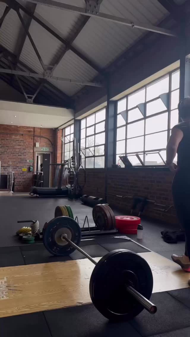 No one talks about the postural correction in body confidence
When programming for my ladies, I made sure that this isnāt the case š¤·š¼āāļø
Building bodies with backs strong enough to hold the head up high - thatās the key x