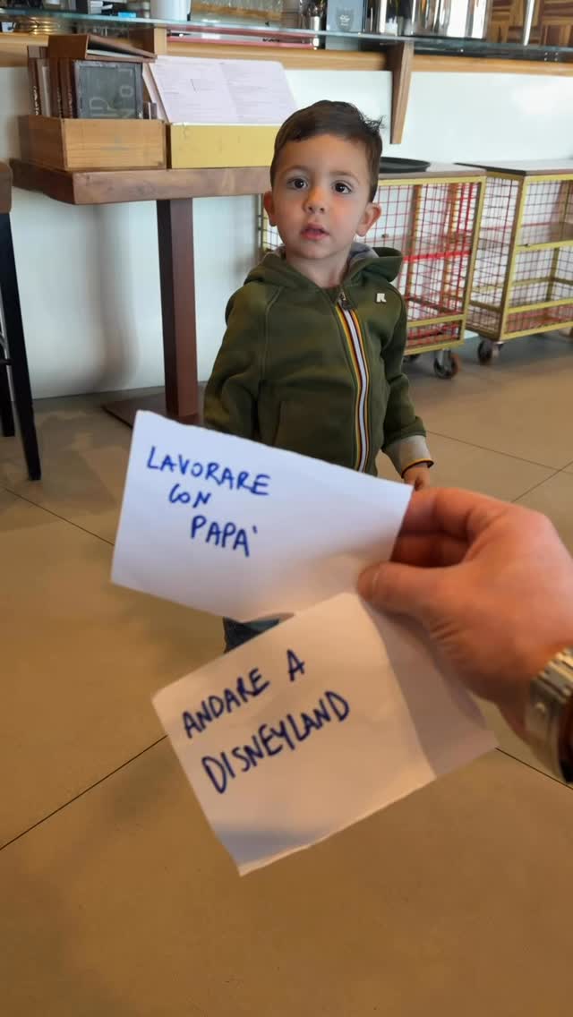 Ha scelto di lavorare con papà…
per fortuna non sa leggere.”
@silviag_89 ❤️