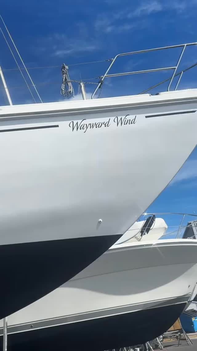 Impressed with the finish of this polymer sealant ⭐️ #bayofislandsnz #totalyachtcare #boatmaintenance #polymersealant #boatcare