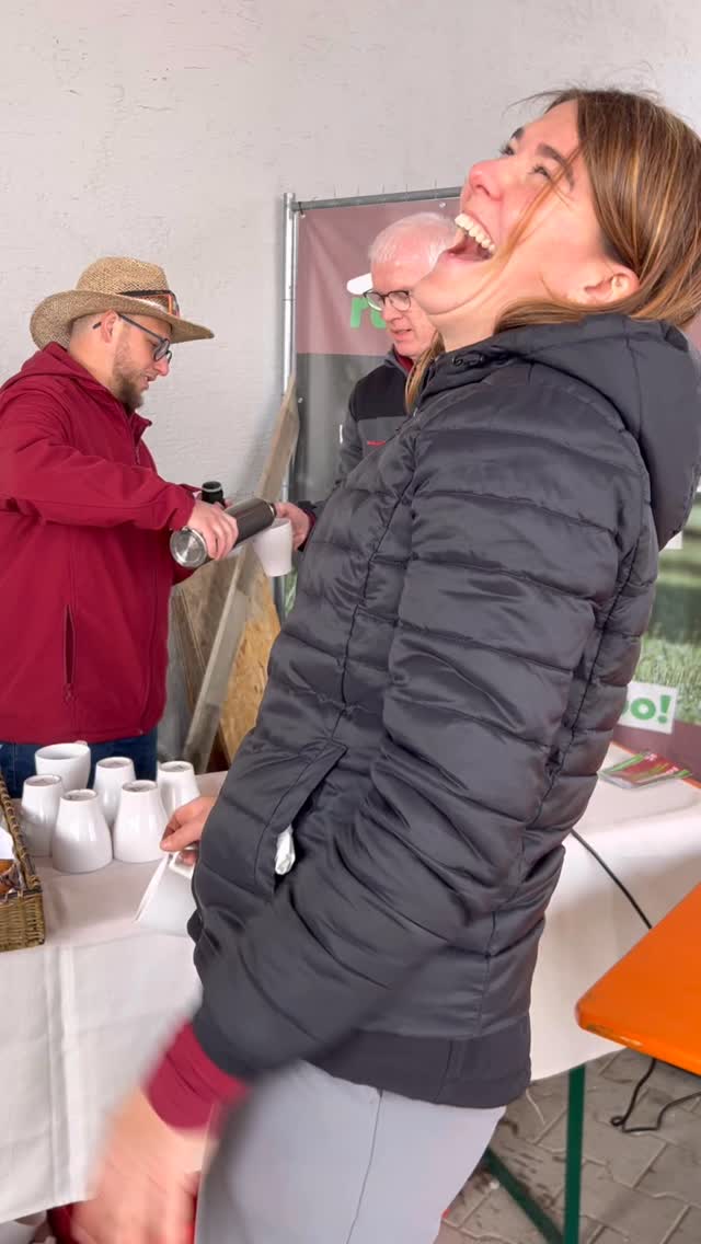 Danke an unsere Aussteller, Besucher, Mitarbeiter und jedes zusätzliche Paar Hände, das mit angepackt hat – ihr habt den Frühlingsmarkt erst richtig zum Blühen gebracht! 💚🌷
Super Stimmung, Musik zum Mitsummen und Essen zum Reinlegen… und das Wetter war auch brav. 😄
Nächstes Jahr? Schon in Arbeit!
#teamramerth #galabau #grünanlagenpflege