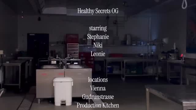 Ausschnitte aus unserer Produktionsküche. 🌙
Meist zwischen 22:00 und 4:00 Uhr morgens
setzen wir hier unsere Ideen, Rezepturen und Inspirationen um.
Wenn es ruhig wird, entstehen unsere Produkte.
Wir stehen selbst hinter jeder Rezeptur,
hinter jeder Zutat
und hinter jedem einzelnen Produkt.
Ärztlich und ernährungsmedizinisch entwickelt.
Mit Sorgfalt produziert, egal zu welcher Uhrzeit
#wienliebe #darmgesundheit #1000thingstodoinvienna #vienna #gesundheit #darmflora #1000placestoseeinvienna #guthealth #viennabusiness #wien